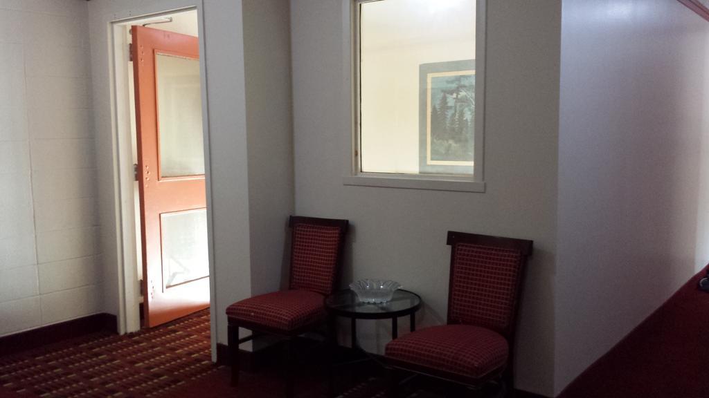 Hotel Midtown Parry Sound
